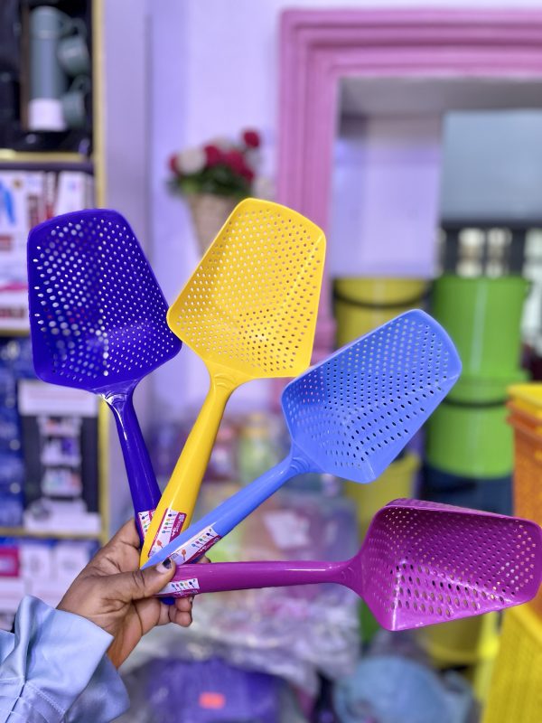 Scoop strainer