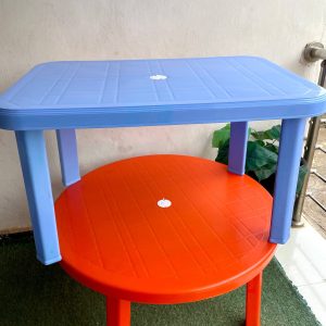 Big square and round table

Has shorter stand can be paired with any kiddies chair