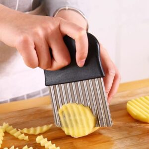 Wavy/crinkle cutter